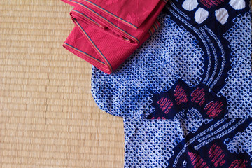 Yukata and a red band of the aperture