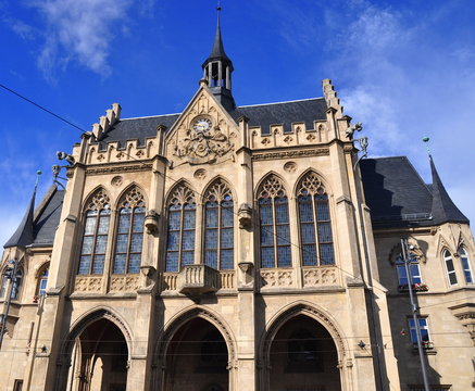 Neugotisches Rathaus auf dem Fischmarkt in Erfurt