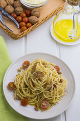 Spaghettis with ingredients