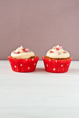 Cupcakes mit Zuckerherzen