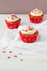 Cupcakes mit Zuckerherzen