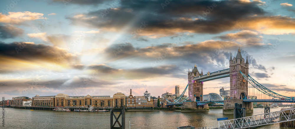 Canvas Prints The Tower Bridge magnificence in London