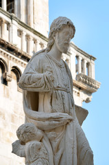 Fototapeta na wymiar Trogir, Statue
