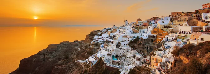 Zelfklevend Fotobehang Oia at sunset, panoramic view © Frédéric Prochasson