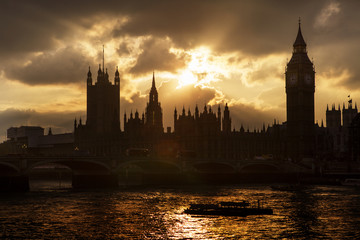 Fototapeta na wymiar London Big Ben im Gegenlicht