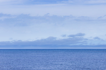 空と混ざり合う海