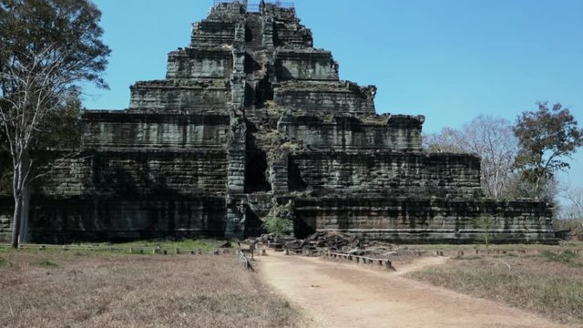Koh Ker temple complex, death pyramid Prasat Prang, Cambodia