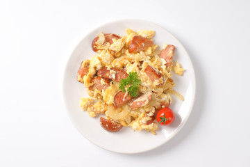 scrambled eggs with sliced sausage