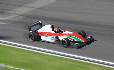 Fototapety  Samochód wyścigowy Formuły 2