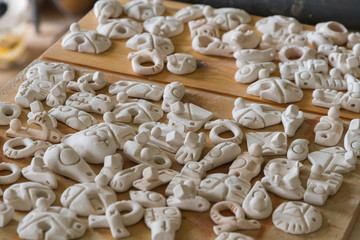 Pequeñas Piezas de Gres para Ceramica Raku Hechas a Mano