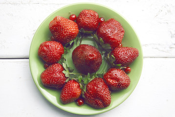  strawberries on a plate
