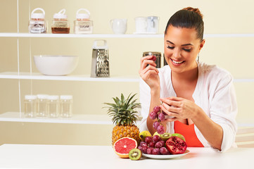 fruit bread eating snack health healthy diet lunch weight loss