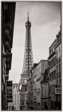 Eiffel tower in paris, france - black and white