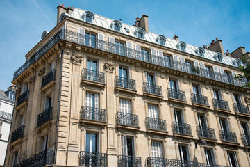 Fototapeta na wymiar Beautiful old house seen in Paris, France