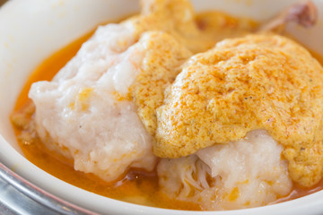Streamed crab legs with minced shrimps in curry sauce.