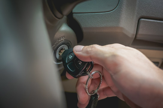switch a car key on to start the engine