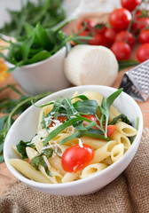 penne pasta rucola