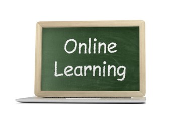 Obraz premium Laptop with chalkboard, online education concept. 3d rendering.