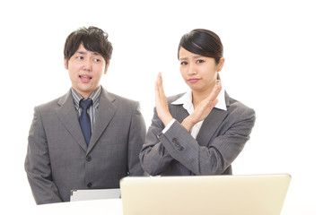 禁止の意思表示をするビジネスウーマン