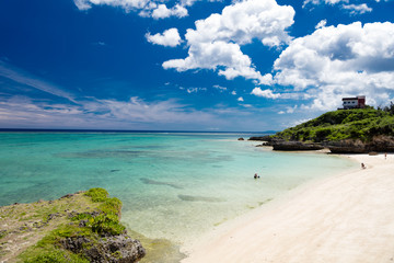 Fototapeta premium 綺麗な沖縄のビーチ