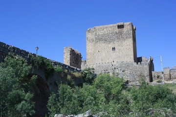 Fototapeta na wymiar Castillo en Puente del Congosto, Paisajes y naturaleza en Las Hurdes, Cáceres