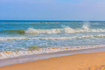 Fototapeta na wymiar summer sea waves