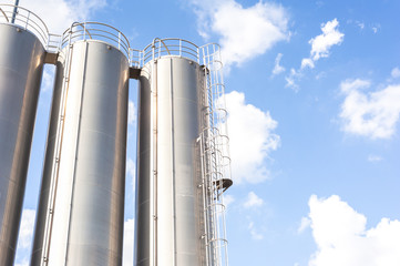 Industrial silos for refinery