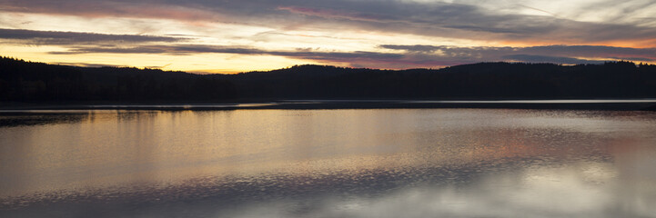  Abendstimmung am Möhnesee, Sauerland, Nordrhein-Westfalen, Deutschland