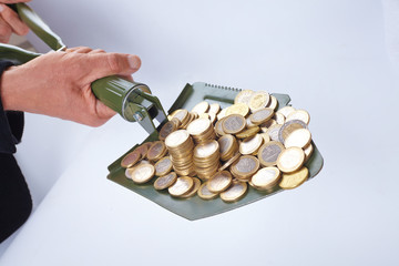 shovel with money