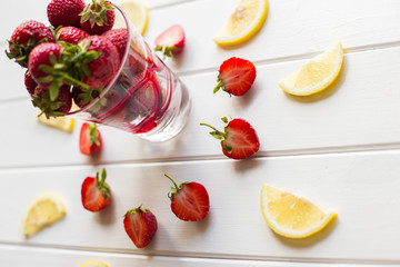 Lemon and strawberries, source of vitamin C