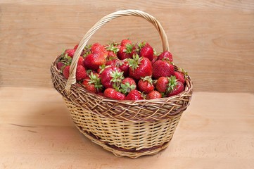 Fototapeta na wymiar Strawberries in the basket.