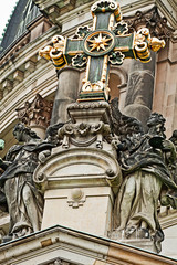 Berlin Cathedral,  architectural detail: statues and gold-bronze cross