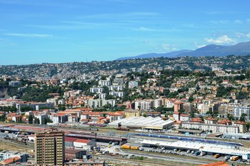 Fototapeta na wymiar Nice gare, voies ferrées TER et TGV