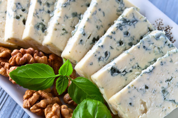  gorgonzola cheese with basil and walnuts