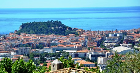 Fototapeta na wymiar La colline du château à Nice et Méditerranée