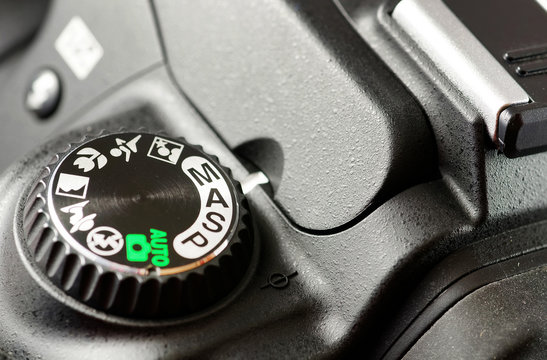 Macro of black DSLR camera, Mode Dial Diagram with icons for Auto Focus, Manual, Aperture Priority, Shutter Priority, Program, Portrait, Macro, Landscape and Sports Setting