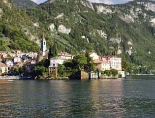 Fototapeta na wymiar Beautiful landscape with Varenna town and San Giorgio Church seen from the ferry. Italy, september 2015