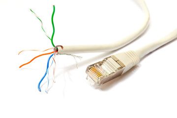 Netzwerkkabel bzw. Patchkabel im Querschnitt