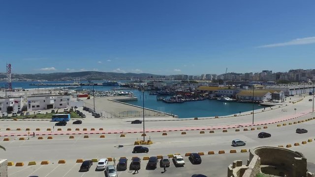 Tangeri, Marocco - Aprile 22, 2016: Città di Tangeri Marocco, vista del porto e della città vecchia. Fortezza (Ultra High Definition, UltraHD, Ultra HD, UHD, 4K, 2160P, 3840x2160)