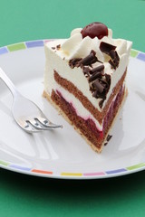 Eine Kirschtorte genießen