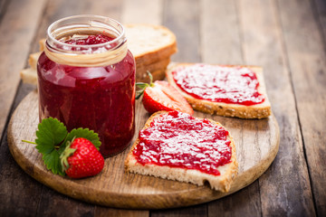 Strawberry jam on the bread 