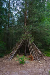 Indianerzelt im Wald