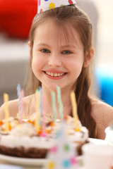 Obraz na płótnie Canvas Happy girl with birthday cake