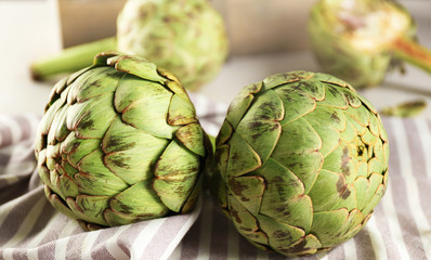 Obraz premium Artichokes on light background