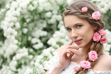 Naklejka premium Young beautiful bride in the garden