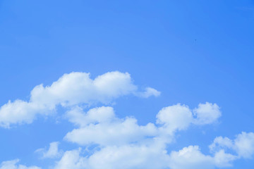 Naklejka na ściany i meble голубое небо с белыми облаками