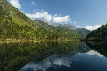 Fototapeta na wymiar Mirror of Arrow Bamboo lake view in Jiuzhaigou National Park, Si