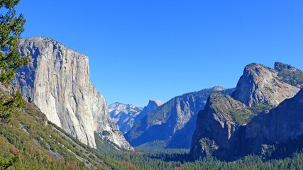 Im Yosemite-Nationalpark in Kalifornien/Der markante Felsen El Capitan im Yosemite-Nationalpark in...