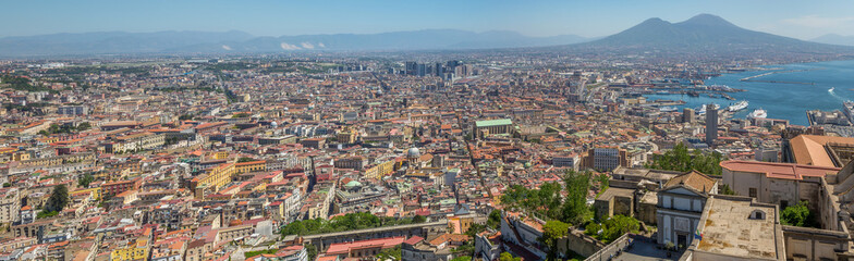 Fototapeta na wymiar Vue de Naples depuis le château Sant'Elmo