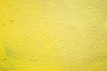 бетонная стена покрашенная в желтый цвет